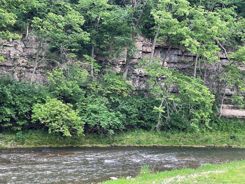 Northwest Illinois Brings the Bluffs and Cliffs Northwest Illinois Brings the Bluffs and Cliffs
