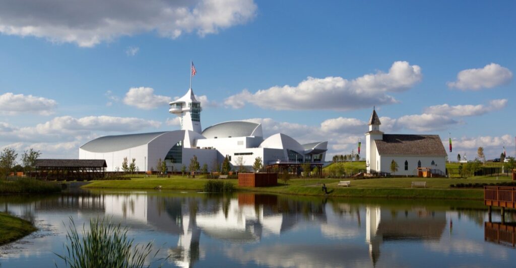 Drive Under Two Hours From Memphis To Explore These 12 Tennessee Places On Foot
