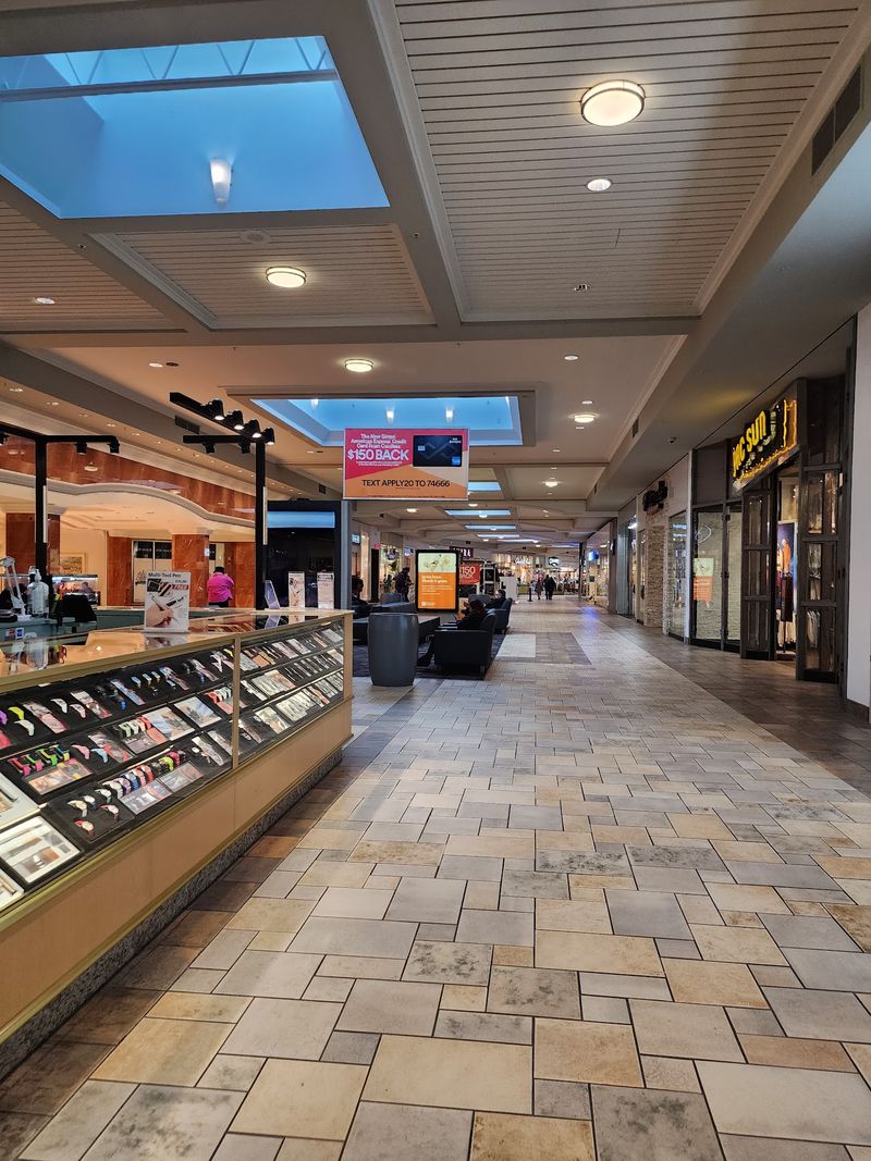 The Sharp Takeaway On This Massive Indianapolis Mall The Sharp Takeaway On This Massive Indianapolis Mall