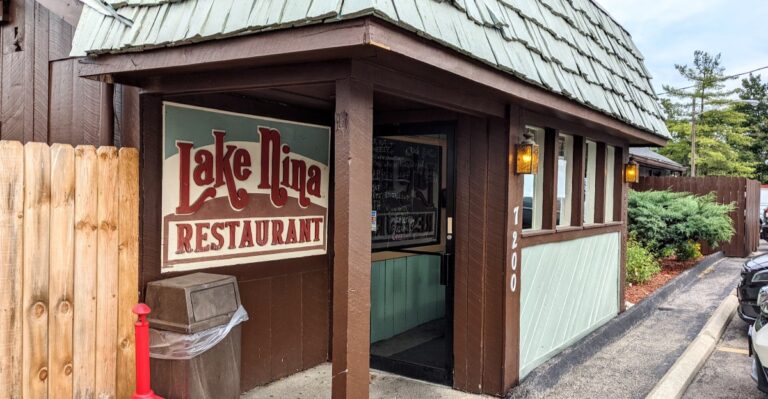 Forget The Lake Erie Crowds, These 10 Ohio Seafood Restaurants Are Where Locals Go In 2026