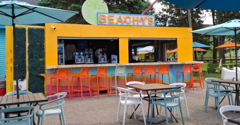 Grab A Bite Near The Water At 11 Michigan Beach-Town Food Stops Locals Love