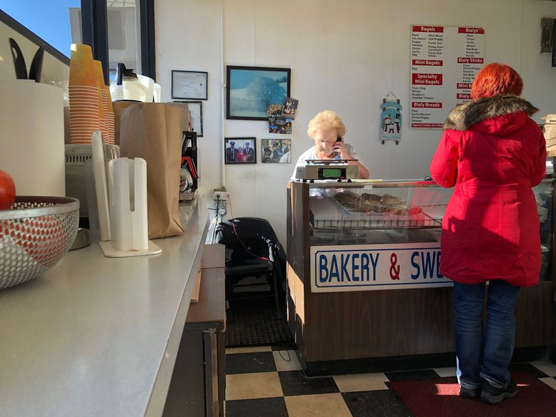 The Counter in Skokie, Illinois Moves Fast The Counter in Skokie, Illinois Moves Fast