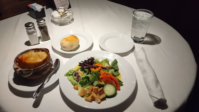 Timing Your Visit to This Illinois Steakhouse