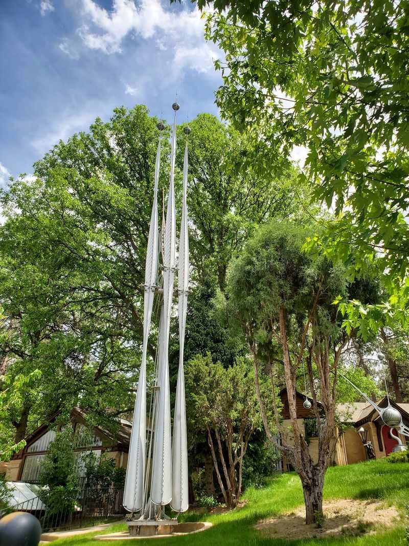 Why This Quirky Yard Outshines the Big-Name Stops