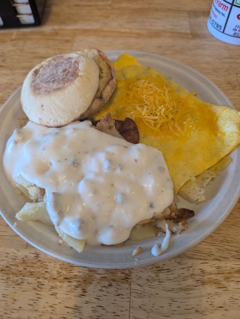 Biscuits, Gravy, and Omelets Take Center Stage Biscuits, Gravy, and Omelets Take Center Stage