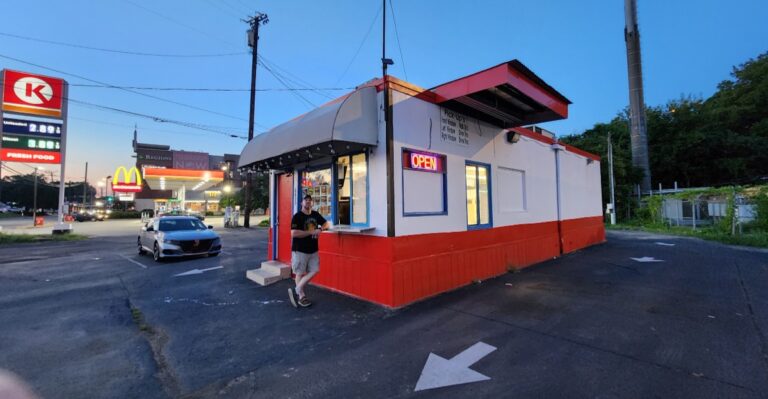 Massive Burgers Keep Locals Pulling Into This Nashville, Tennessee Drive-Thru