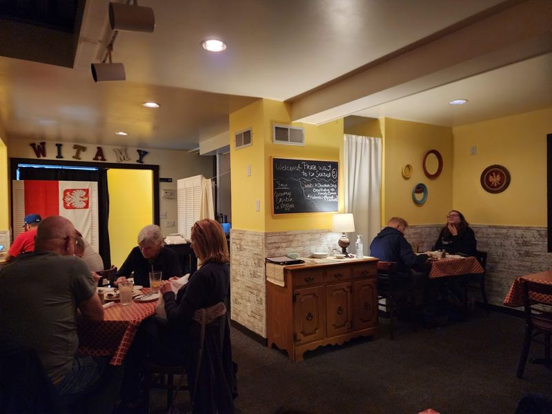 A Dining Room Built For Long Dinners, Not Rush Jobs A Dining Room Built For Long Dinners, Not Rush Jobs
