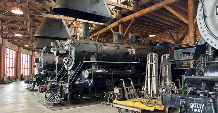 Ohio Has A Scenic Train Ride Through Amish Country That Feels Like A Trip Back In Time