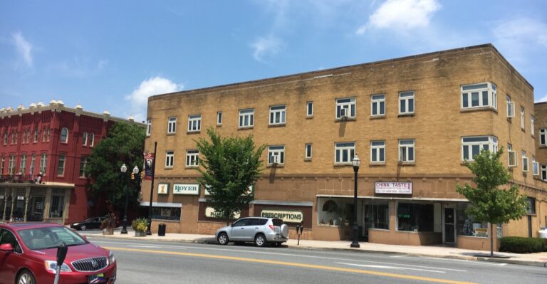 Pennsylvania’s Peaceful Small Town Where Some Airbnb Stays Cost Less Than $90 A Night