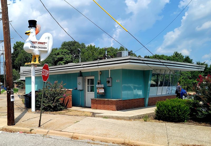 Why Illinois Fried Chicken Fans Keep This Spot in the Rotation Why Illinois Fried Chicken Fans Keep This Spot in the Rotation