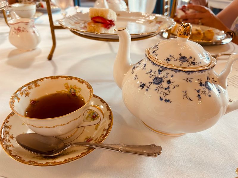 Afternoon Tea Service That Transports You Across the Atlantic Afternoon Tea Service That Transports You Across the Atlantic