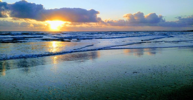 Texas Is Hiding A White-Sand Beach So Beautiful It Barely Looks Real