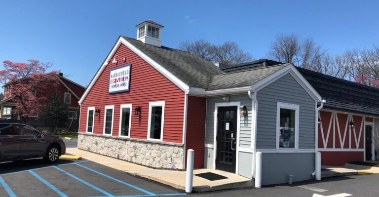 The Fried Clams At This Pennsylvania Restaurant Are So Delicious, You’ll Want To Live Next Door