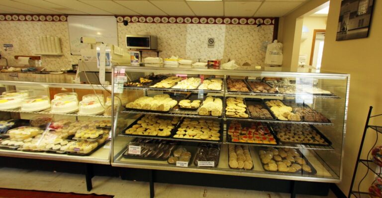 The Hidden Pennsylvania Bakery Where Locals Order Their Holiday Pies Months In Advance