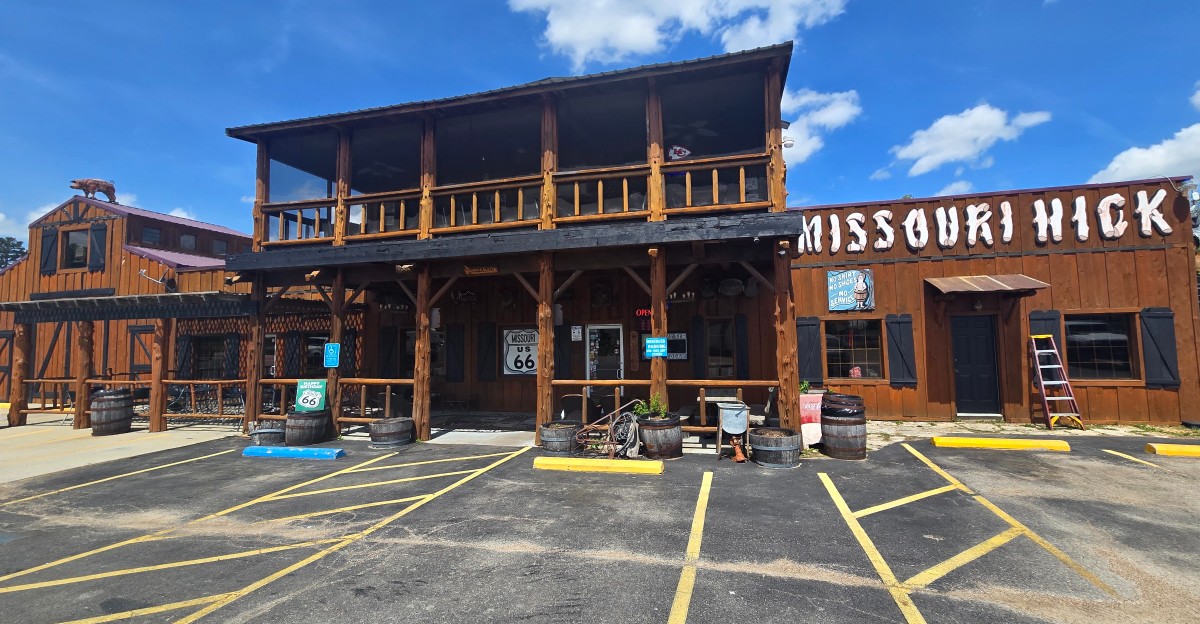The Roadside BBQ Feast In Missouri That’s Worth The Detour