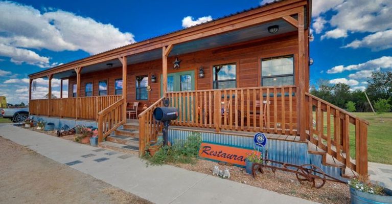 The Texas Catfish Joint in a Wooden Cabin That’s Worth Every Mile