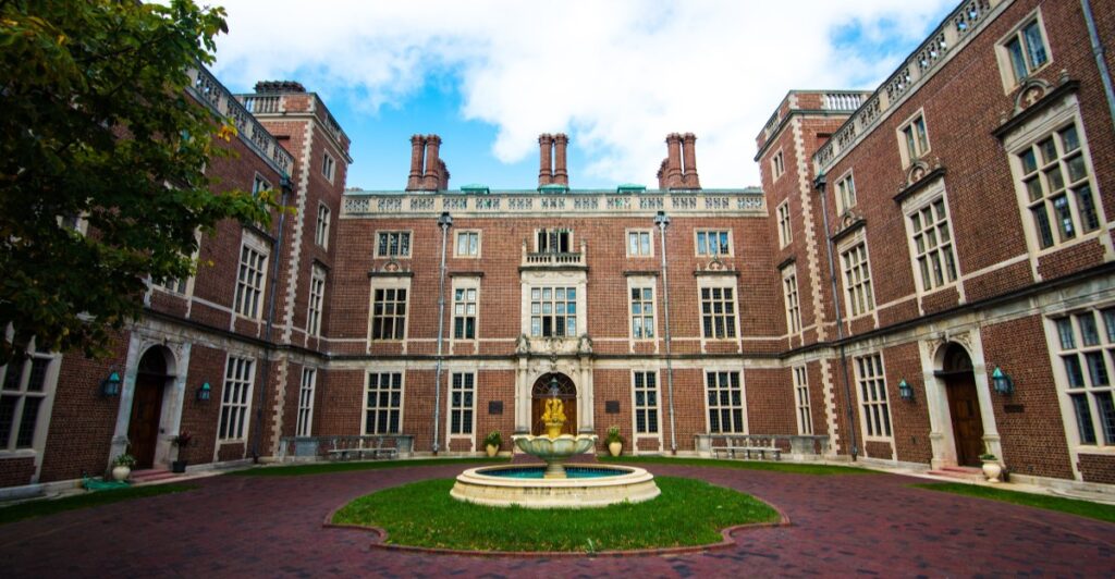 The Tiny New York College Offering Full-Tuition Scholarships And Ranking Among The Best In The Country