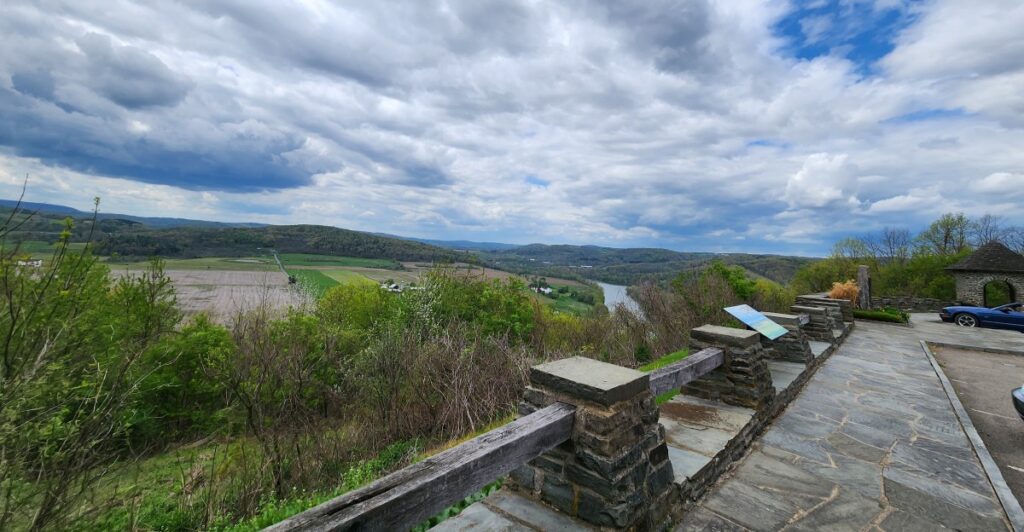 There’s An Underrated Overlook In Pennsylvania With Views That Are Almost Too Beautiful For Words