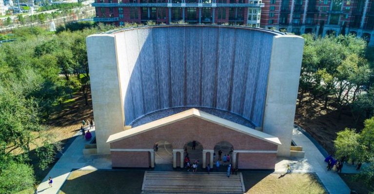 This 64-Foot Water Wall Feels Like a Hidden Oasis in the Middle of the City