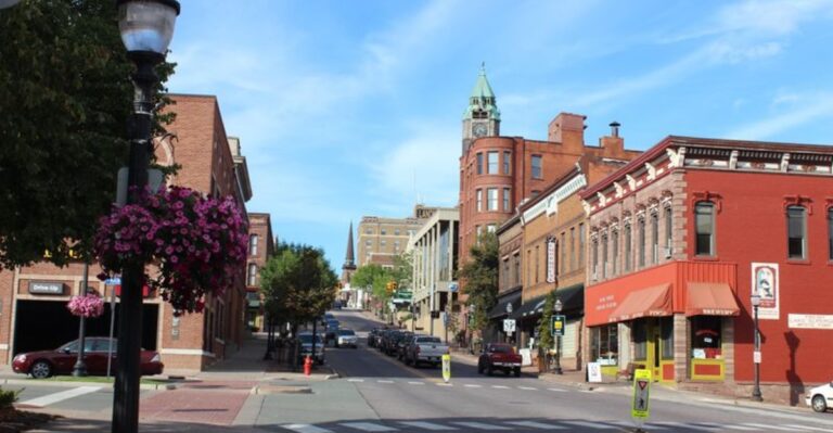 This Beautiful Coastal Michigan City Is Easy To Explore Entirely On Foot