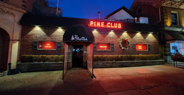 This Classic Ohio Steakhouse Has Barely Changed Its Menu In Nearly 80 Years