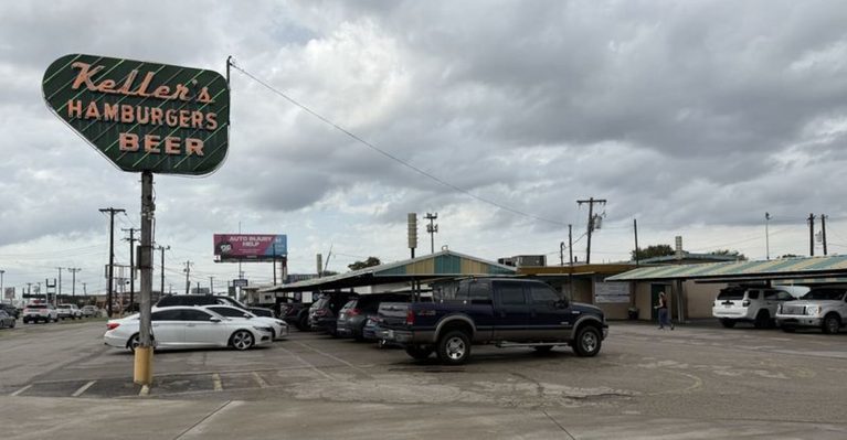 This Classic Texas Carhop Diner Still Feels Like the Perfect Friday Night Out