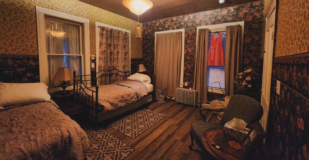 This Eerie Overnight Tour In New York Is A Ghost Hunter's Dream