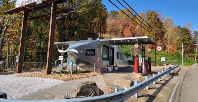 This Eye-Catching Gas Station In Powell, Tennessee Is Worth Pulling Over To See