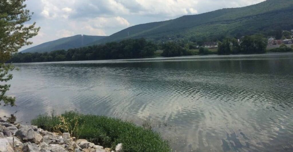 This Flat Running Route In Pennsylvania Takes You Along The River And Past Gorgeous Trees