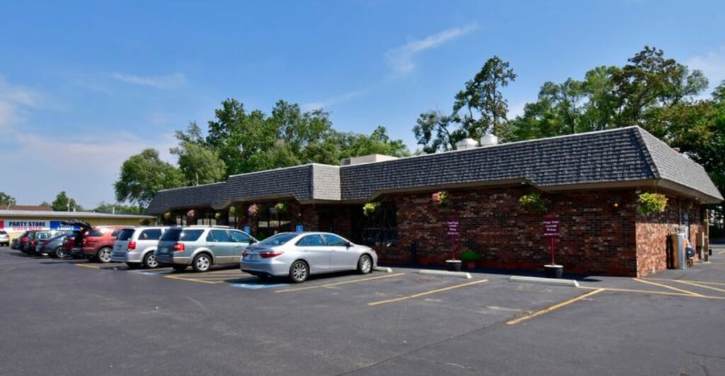 This Michigan Restaurant Keeps Things Simple But Its Loyal Fans Will Travel Miles For A Meal