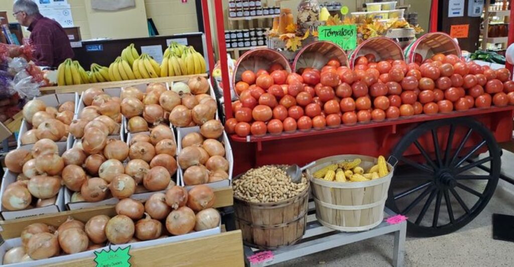 This Ohio Country Store Is Full Of Old-Fashioned Bulk Food Finds
