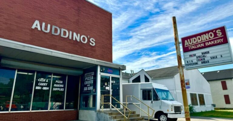 This Old-School Ohio Italian Bakery Has Been Making Cannoli And Bread Since 1968