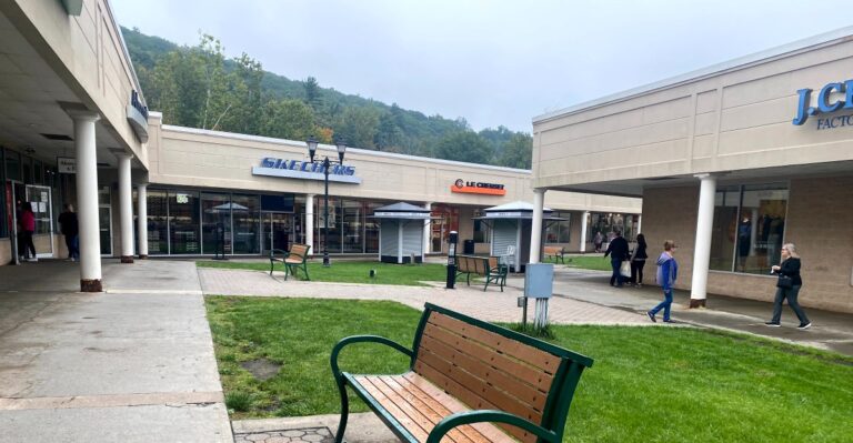 This Pennsylvania Outlet Mall Requires A Full Day To Shop Properly