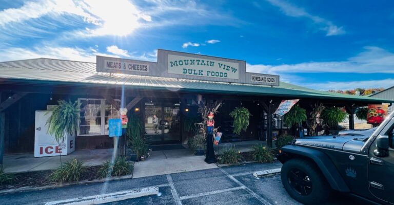 This Small-Town Tennessee Market Serves Amish Deli Sandwiches Locals Can’t Resist