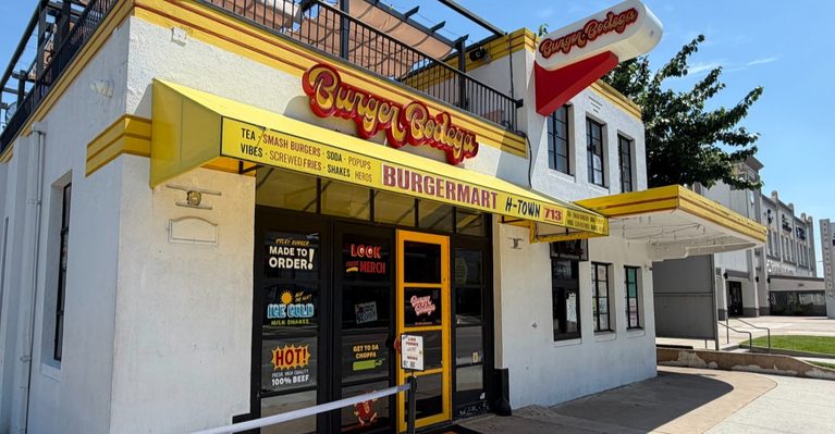 This Texas Burger Joint Serves Crispy-Edged Smash Burgers People Can’t Stop Craving