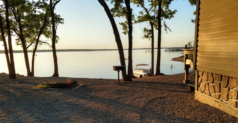 This Texas Marina Lets You Rent a Houseboat and Sleep Right on Lake Texoma