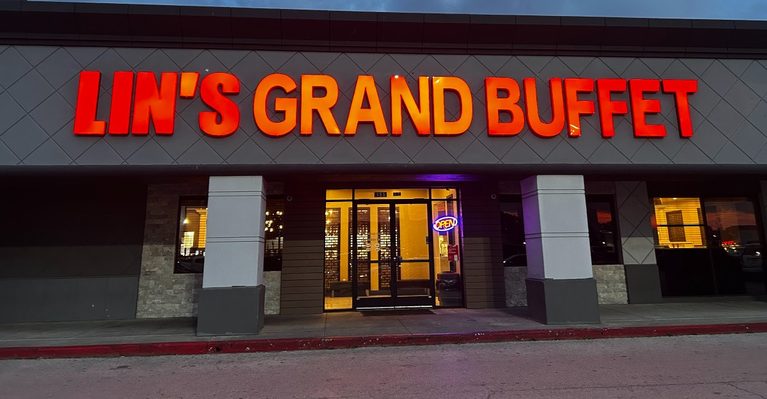 This Texas Seafood Buffet Turns Weekends Into An All-You-Can-Eat Feast