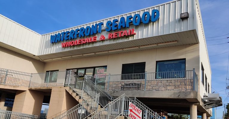 This Texas Seafood Market Will Clean Your Snapper And Shrimp While You Wait