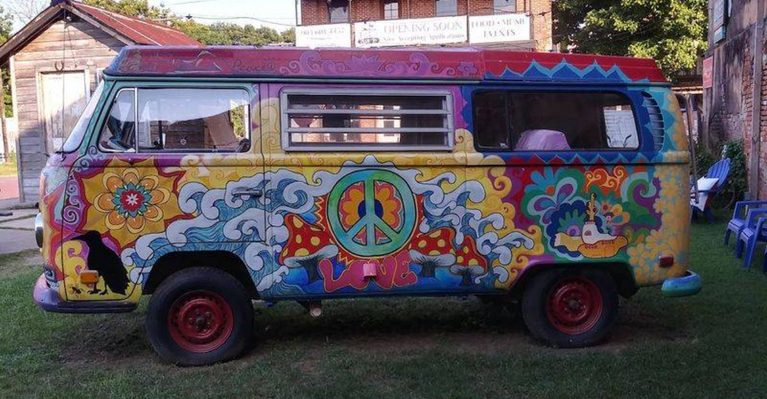 This Texas Town Is A Gold Mine For Antiques, Vintage Finds, And Dirt-Cheap Thrifting
