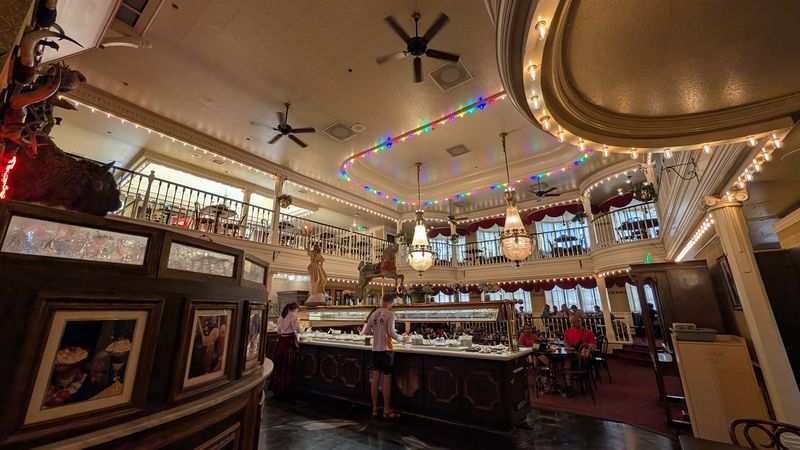 The Salad Bar and Sides Turn It Into More Than a Pizza Run