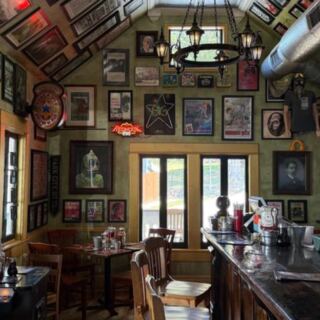 10 Tennessee Diners That Are Anything But Ordinary – And Locals Know Why