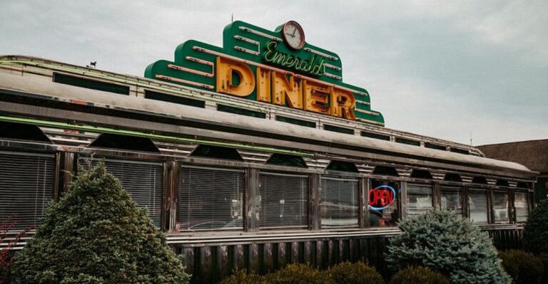 12 Small-Town Ohio Diners Perfect For A Late Fall Road Trip