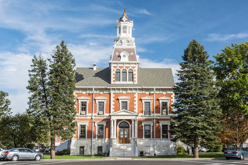 A Courthouse Square That Still Runs The Show
