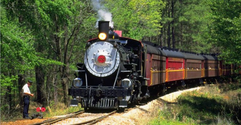 4 Scenic Texas Train Rides That Make the Perfect Day Trip Without Driving