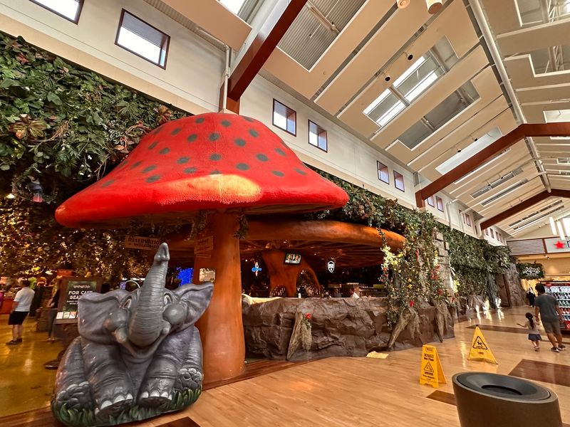 Rainforest Cafe Brings the Jungle Indoors Rainforest Cafe Brings the Jungle Indoors