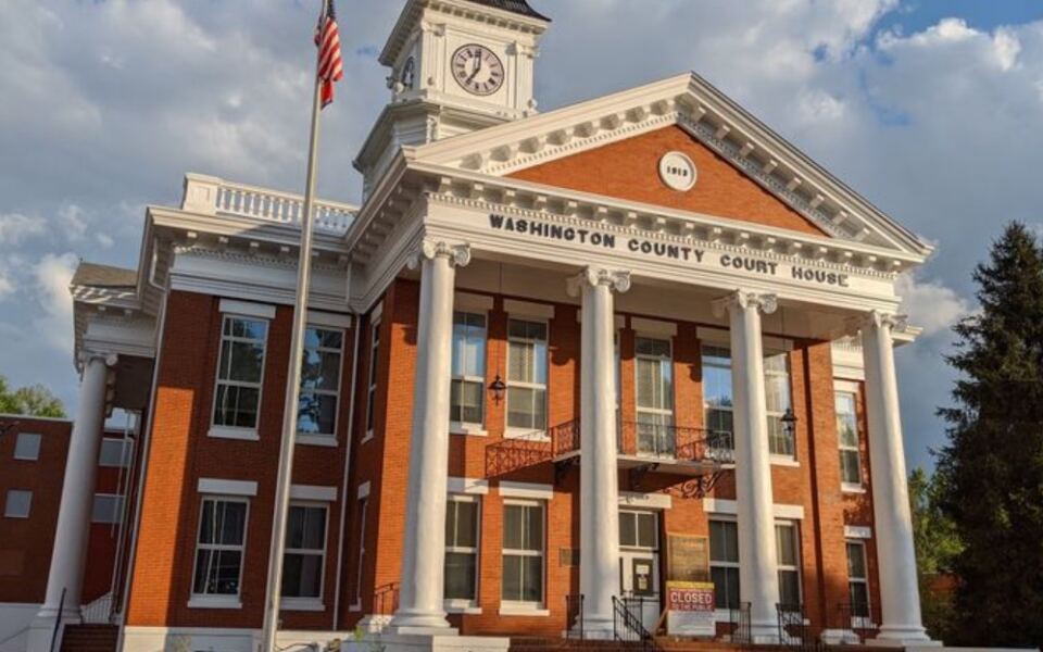9 Tennessee Towns That Go All Out for Halloween and Turn Into Spooky Wonderland Destinations