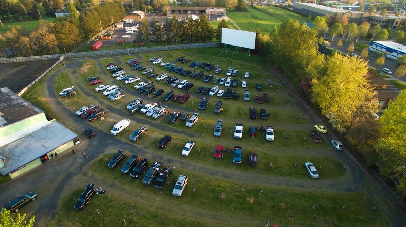 A Big-Screen Retreat on Portland Road A Big-Screen Retreat on Portland Road