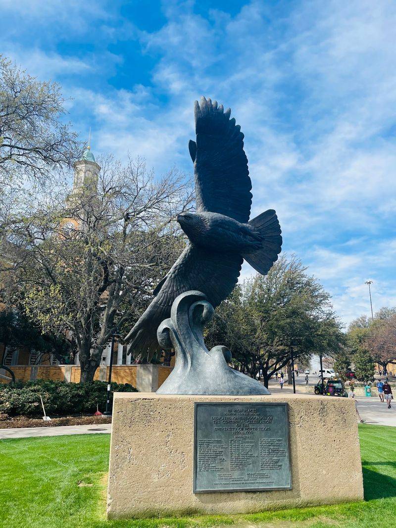 A College Campus Full Of Sculptures Is Weirdly Fun At Dusk