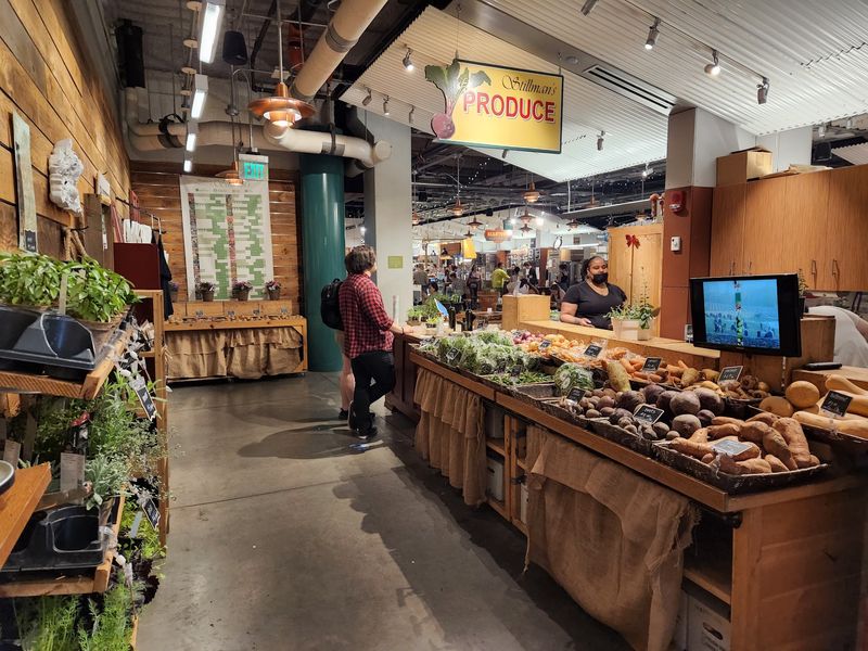 A Massachusetts Grocery Bag With a Seasonal Twist