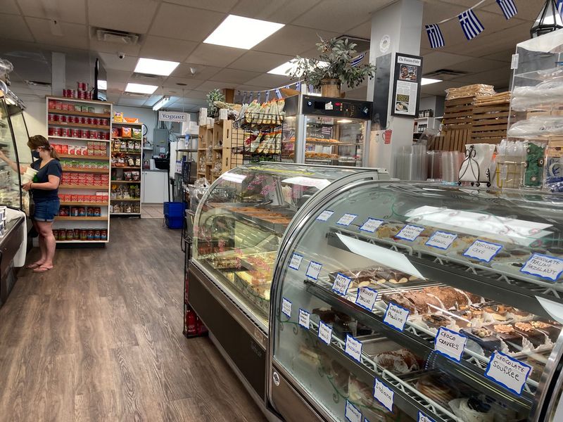 A Massachusetts Market With More Than One Reason to Browse